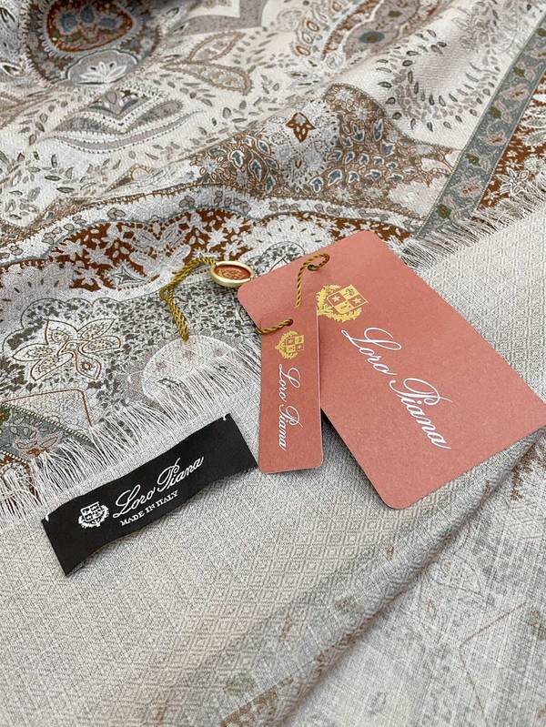 Loro Piana Scarf LPC00062 Loro Piana Scarf LPC00062